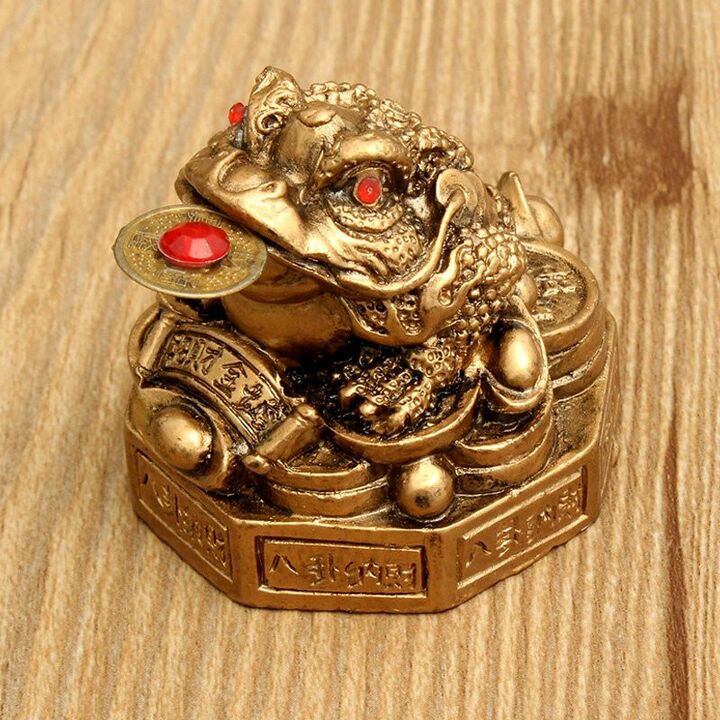 amulet for wealth - toad tripod